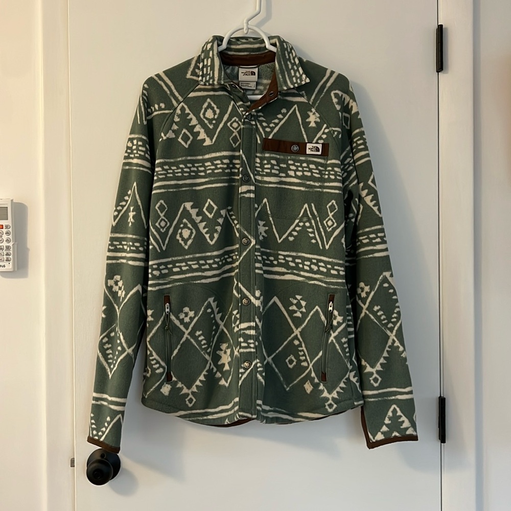 The North Face Men’s Small Button Front Shirt/Jacket